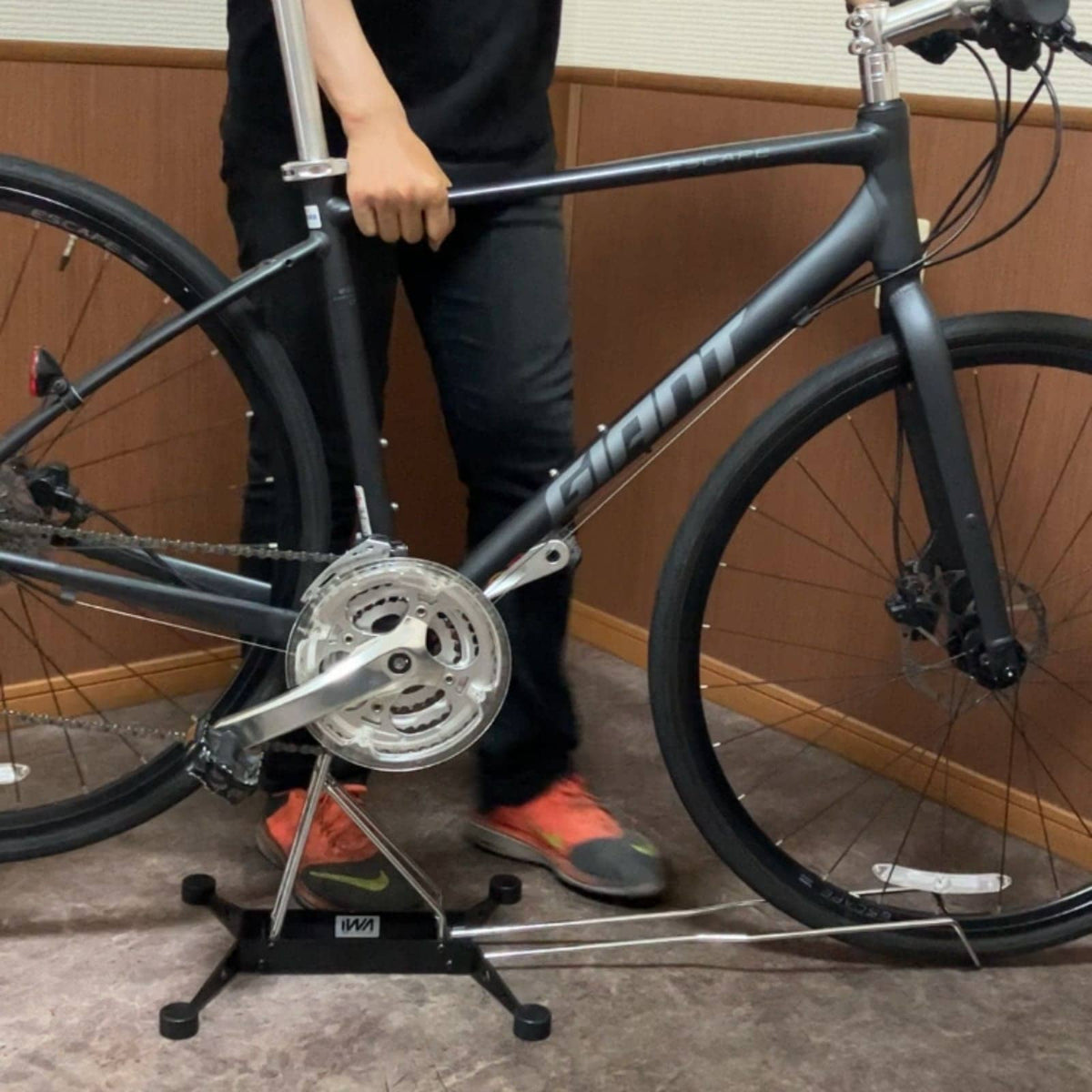 iWA2 PRO maintenance & display bike stand - Black